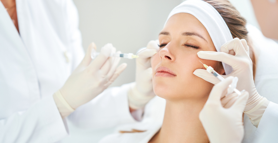 Woman receiving a botox treatment while the careful injector avoids bruising. 