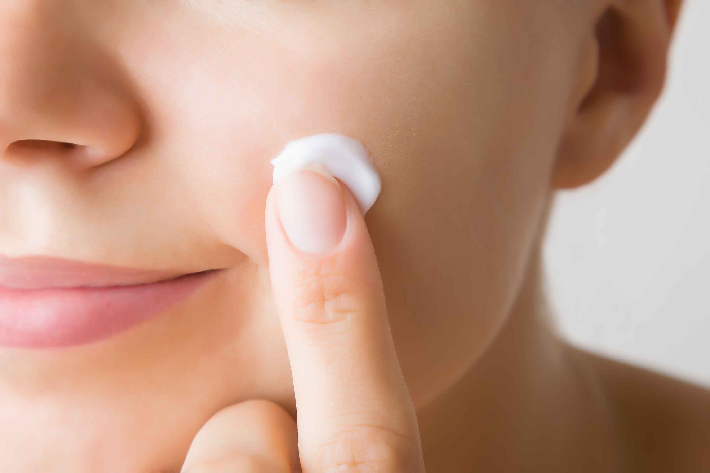 woman applying moisturizer